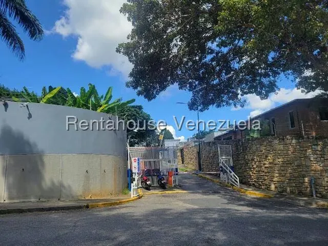 Casa (Duplex) en Venta en Prados del Este, Distrito Metropolitano - 33
