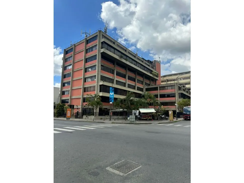 Alquilo oficina 86m2 Los Ruices 6403