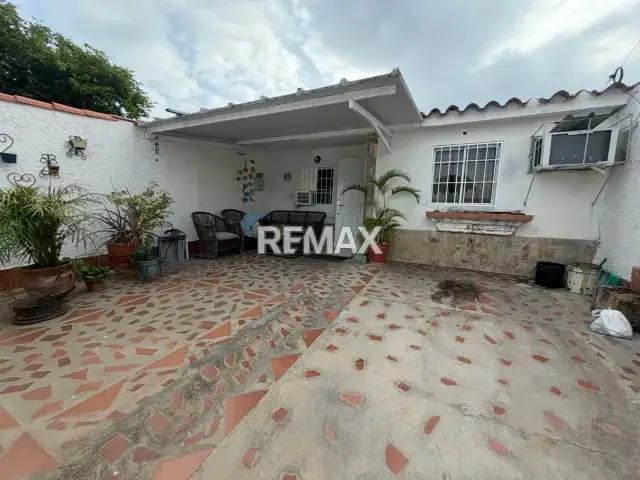 CASA ACOGEDORA Y MODERNA, EN LA ARBOLEDA