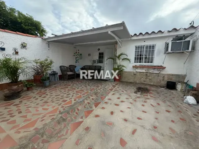 CASA ACOGEDORA Y MODERNA, EN LA ARBOLEDA
