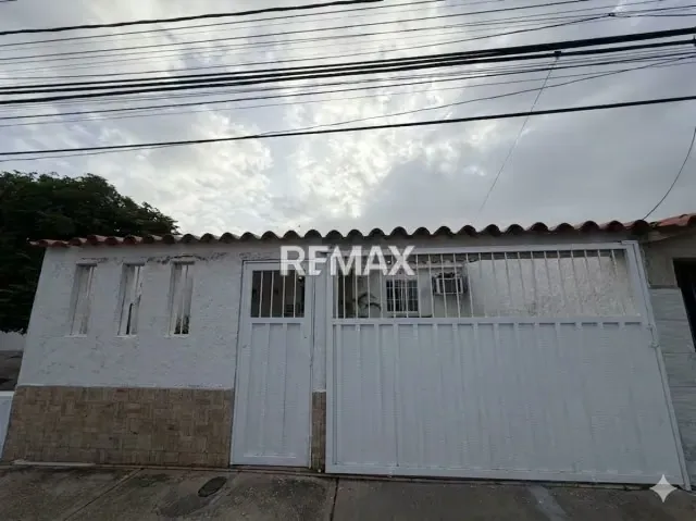 CASA ACOGEDORA Y MODERNA, EN LA ARBOLEDA - 9