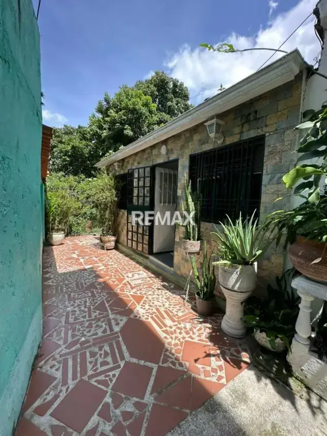 En Venta!! Casa ubicada, calle Los Granados, Sector los Kioskos. Parroquia Pedro María Morantes.