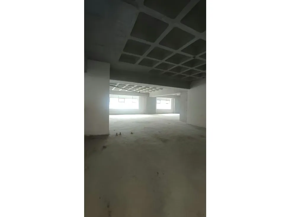 Se alquila Oficina 220m² Las Mercedes - 2