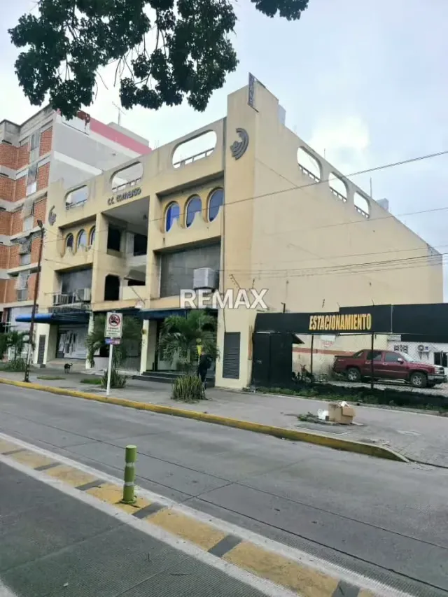 Edificio Comercial en venta en plena Av. 20 de Barquisimeto - 2