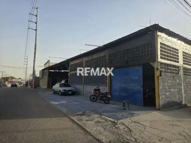 Local Comercial Ubicado En La Av.9B Con Calle 82