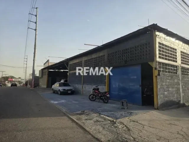 Local Comercial Ubicado En La Av.9B Con Calle 82