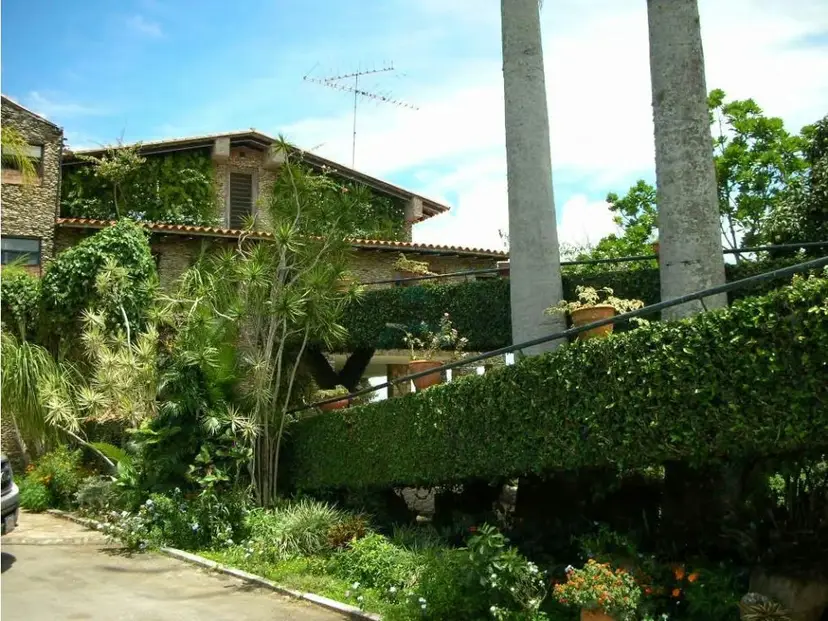 Se vende Finca 1.600 M² 6h/6b/8p Paracotos