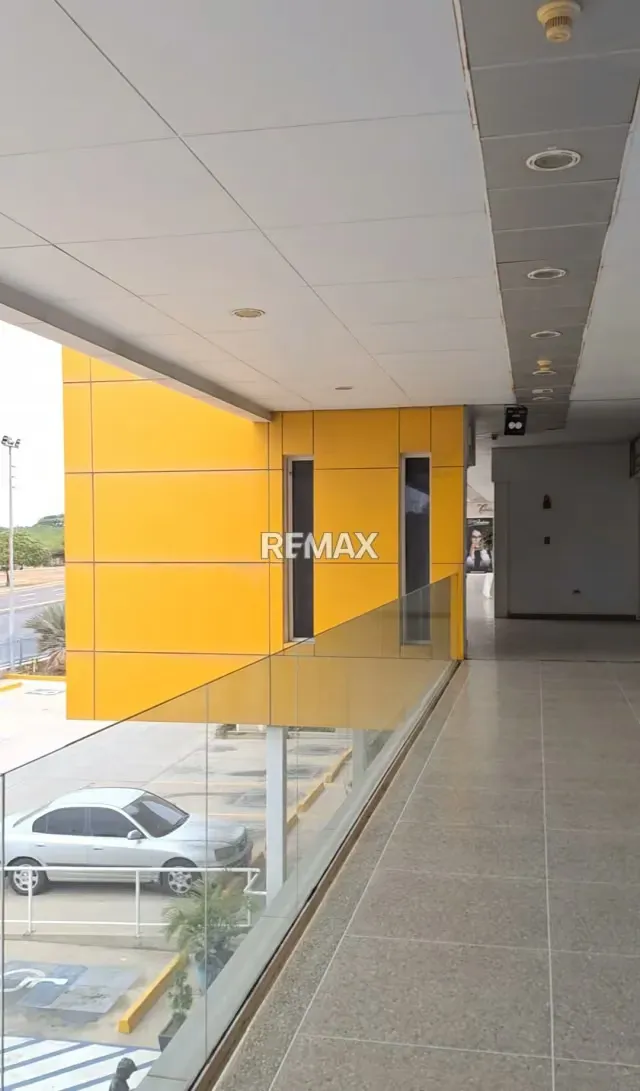 Alquilo local comercial en Centro Comercial Ciudadela Plaza. Planta Alta. Zona Oeste. Excelente ubicación. - 2