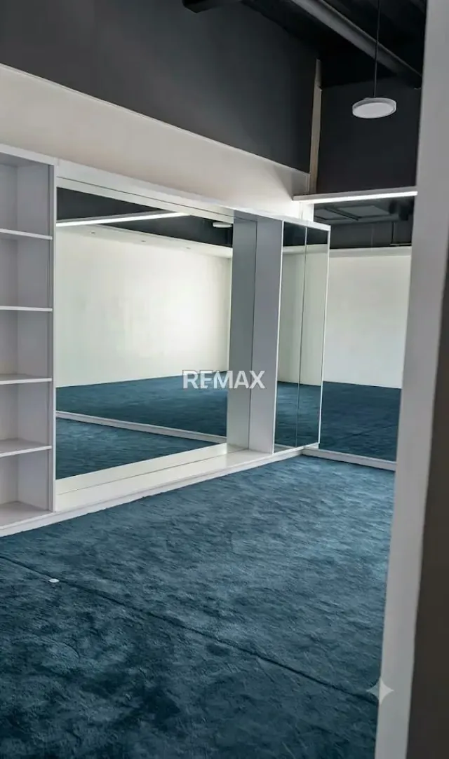 Alquilo local comercial en Centro Comercial Ciudadela Plaza. Planta Alta. Zona Oeste. Excelente ubicación. - 4