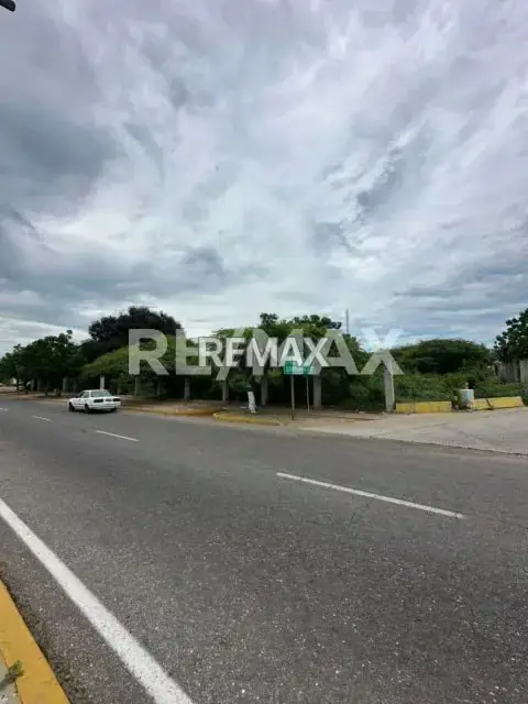 TERRENO EN VENTA EN AV. PRINCIPAL SAN FRANCISCO ZONA SUR