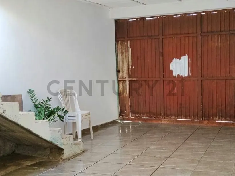 En Venta Amplia Casa en Barrio Francisco de Miranda (Los Guaritos) - 13