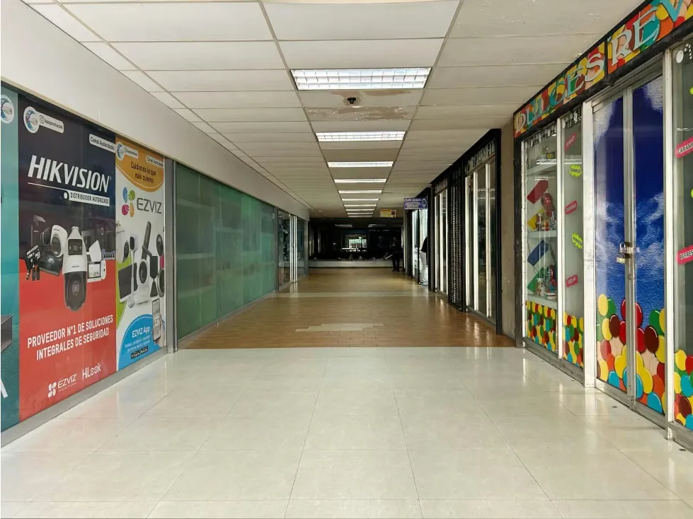 Alquilo oficina 85m2 en Pasaje La Concordia-Sabana Grande 0386