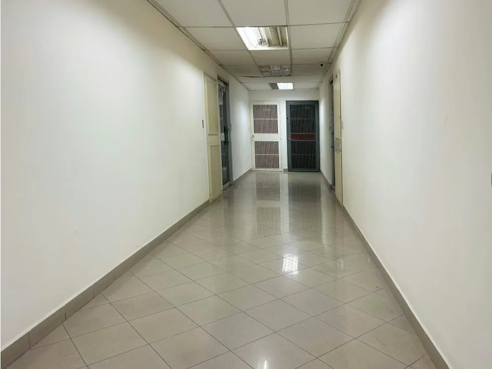 Alquilo oficina 85m2 en Pasaje La Concordia-Sabana Grande 0386 - 4