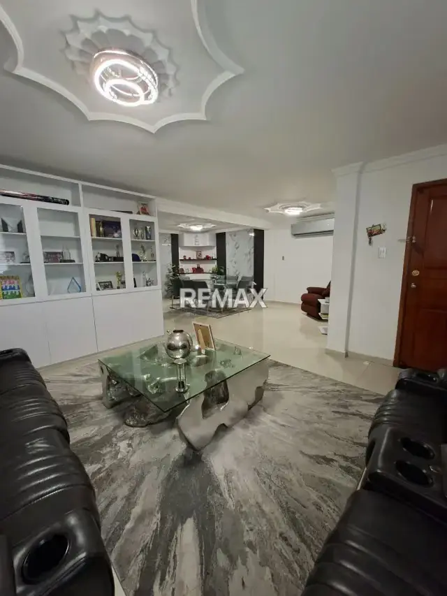 TOWNHOUSE EN VENTA EN SAN DIEGO. RES. LAS TRINITARIAS