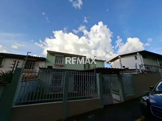 CASA EN VENTA EN ALTO PRADO con vista panorámica