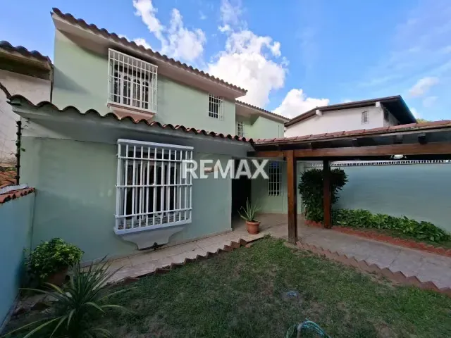 CASA EN VENTA EN ALTO PRADO con vista panorámica - 2