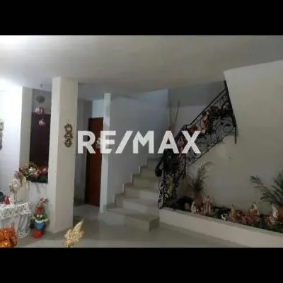 CASA-QUINTA URB. MONTE BELLO, AV. 12 CON CALLE Q - 3
