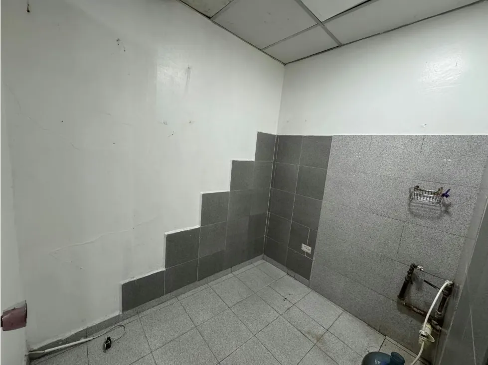 Alquilo local comercial 66m2 Centro Plaza Páez 2820 - 12