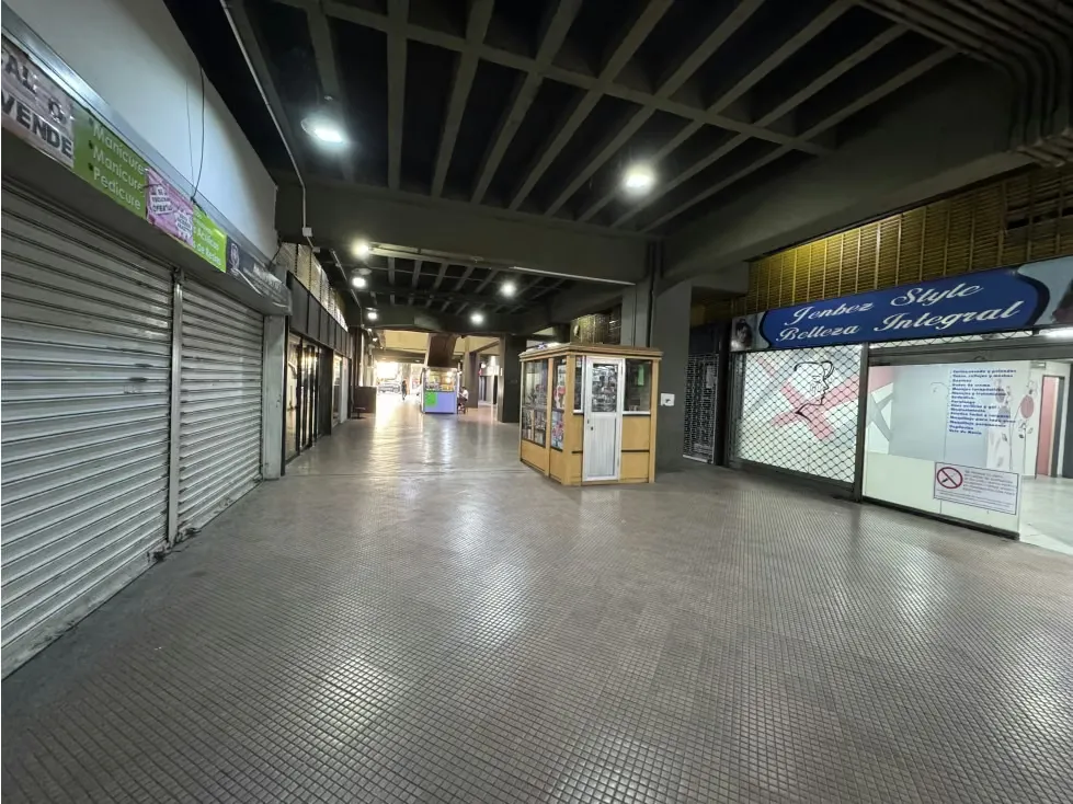 Alquilo local comercial 66m2 Centro Plaza Páez 2820 - 4