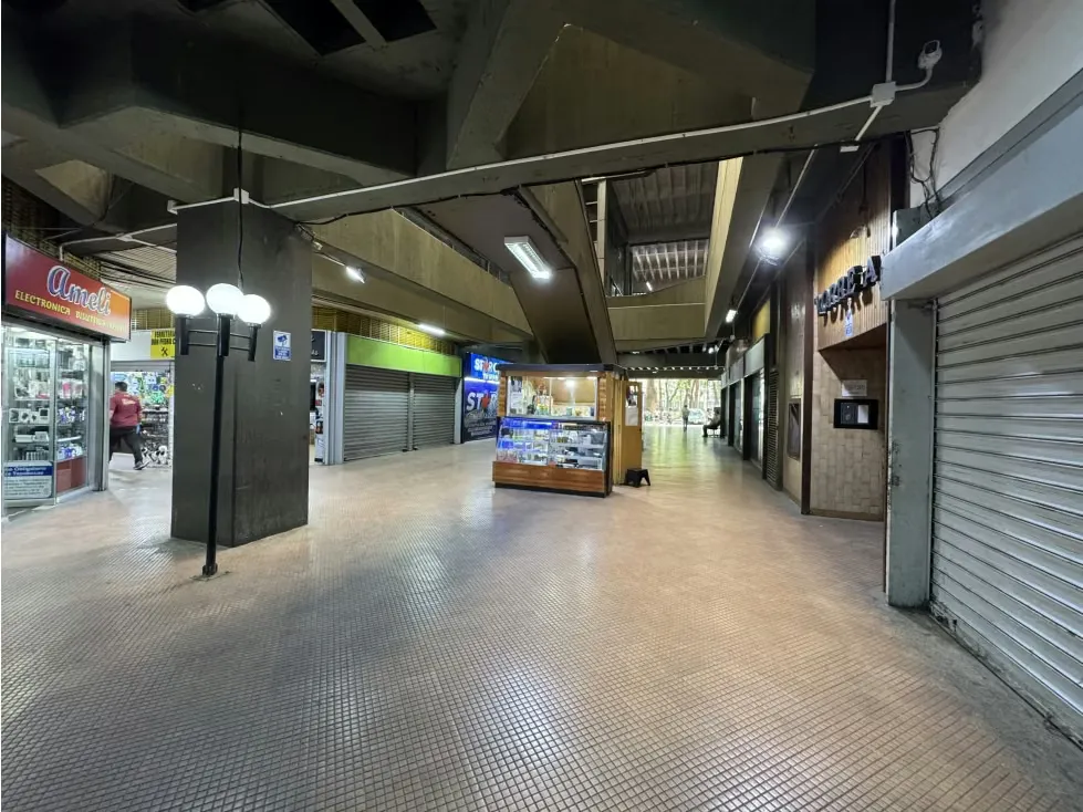 Alquilo local comercial 66m2 Centro Plaza Páez 2820 - 5