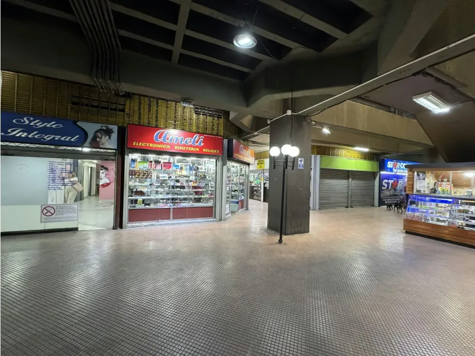 Alquilo local comercial 66m2 Centro Plaza Páez 2820 - 6