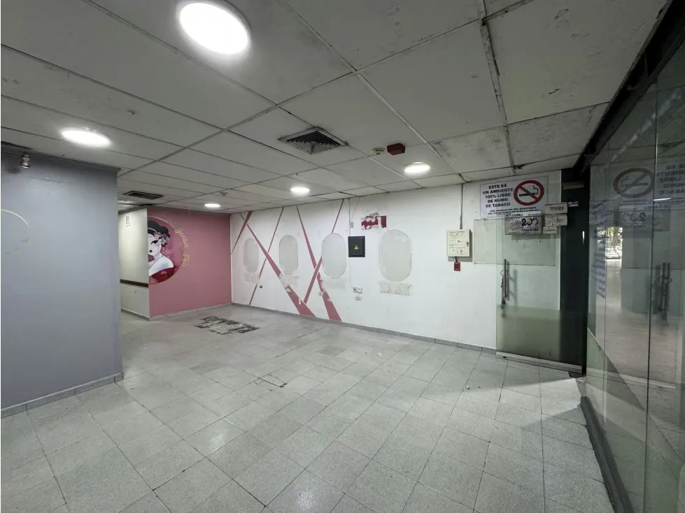 Alquilo local comercial 66m2 Centro Plaza Páez 2820 - 9