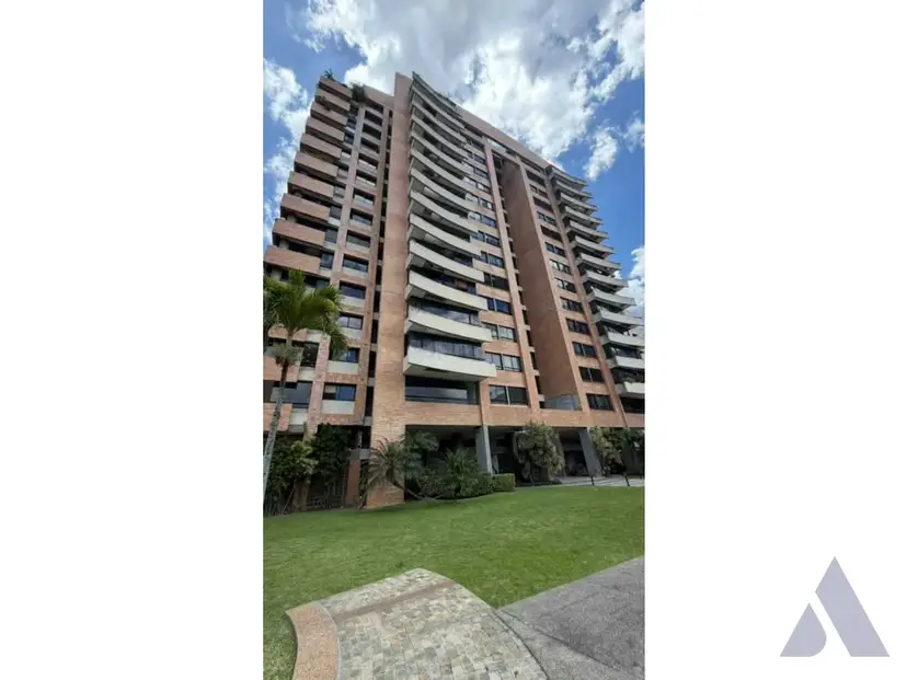 Venta o Alquiler PH 397 m2/5H/4B/4P Los Dos Caminos