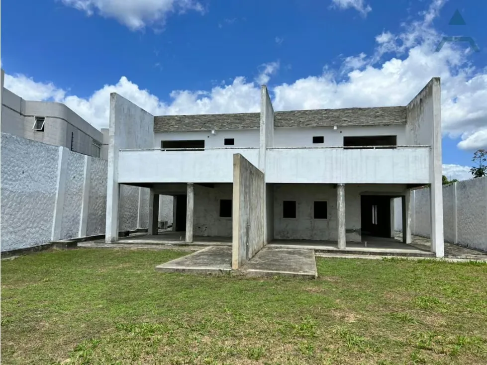 Se vende Townhouse 2.057m² 8h/10b/10p El Hatillo