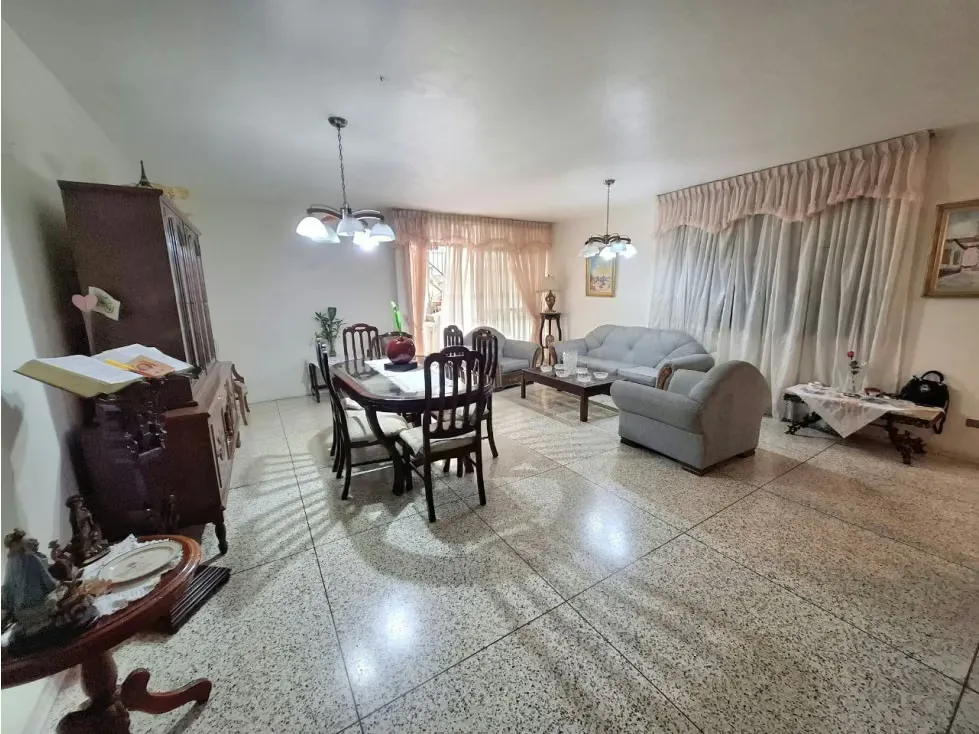 Vendo Casa de 2 Plantas en La Trinidad - 2
