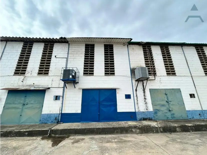 Se vende/alquila Galpon 110m² Los Robles