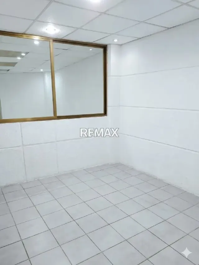 Venta de local comercial en zona centro - 4