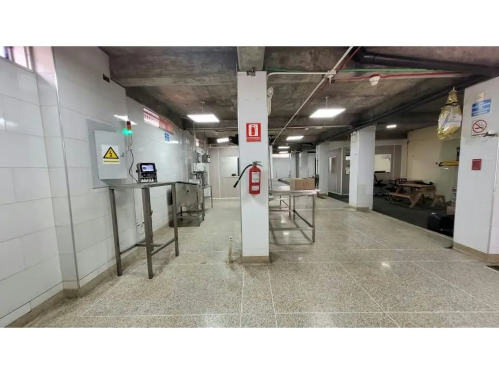 Se vende Local Comercial 550m² Catia - 11