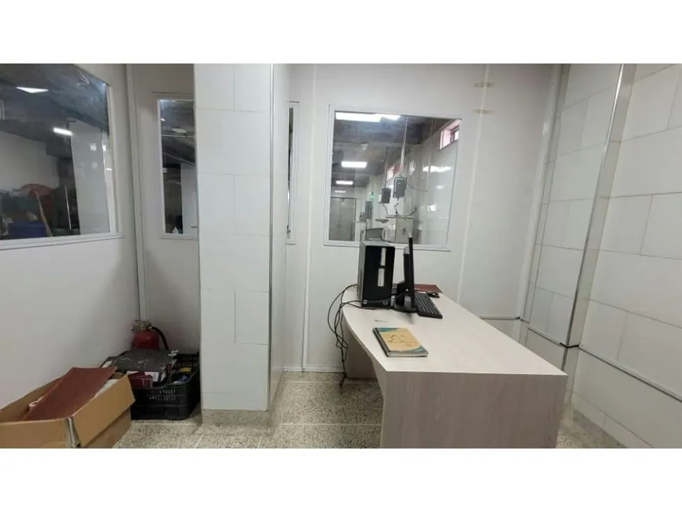 Se vende Local Comercial 550m² Catia - 17