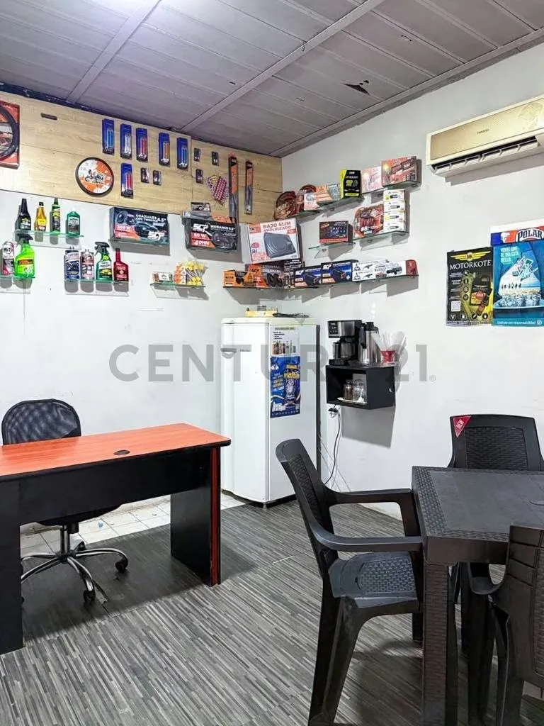 Terreno con excelente ubicación de alto potencial comercial - 3