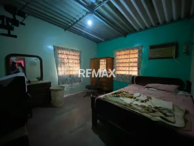 TERRENO CON AMPLIA CASA EN CIUDAD OJEDA - 10