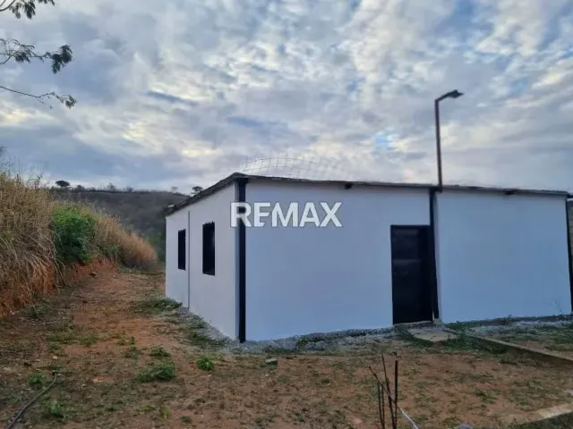 Casa en obra gris con terreno - 2