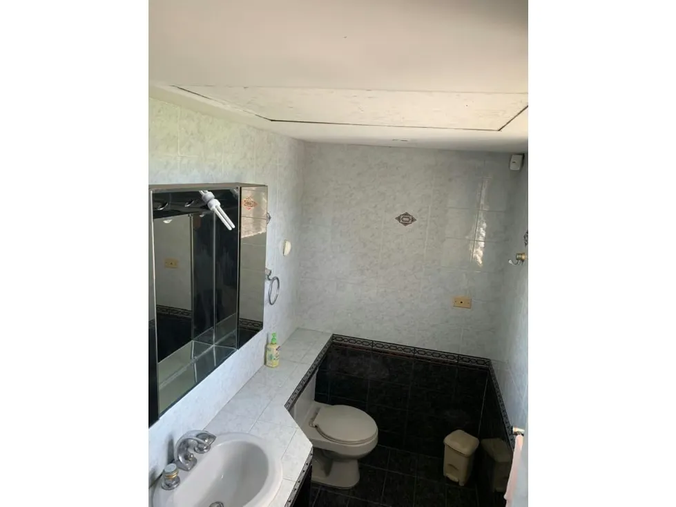 SE VENDE OFICINA EN MACARACUAY - 27