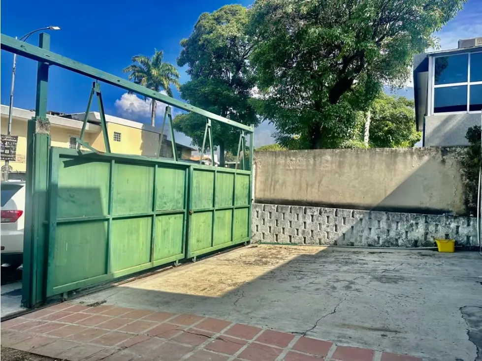 Se vende casa comercial 547m2 Av. principal de Chuao 5364 - 3