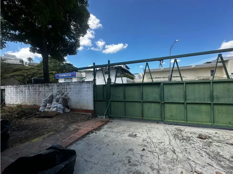 Se vende casa comercial 547m2 Av. principal de Chuao 5364 - 4