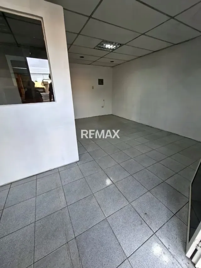 En Alquiler Local Comercial ubicado en Guanare, calle 15, entre carrera 14 y Av. Simon Bolivar, Guanare, Portuguesa, Venezuela - 3