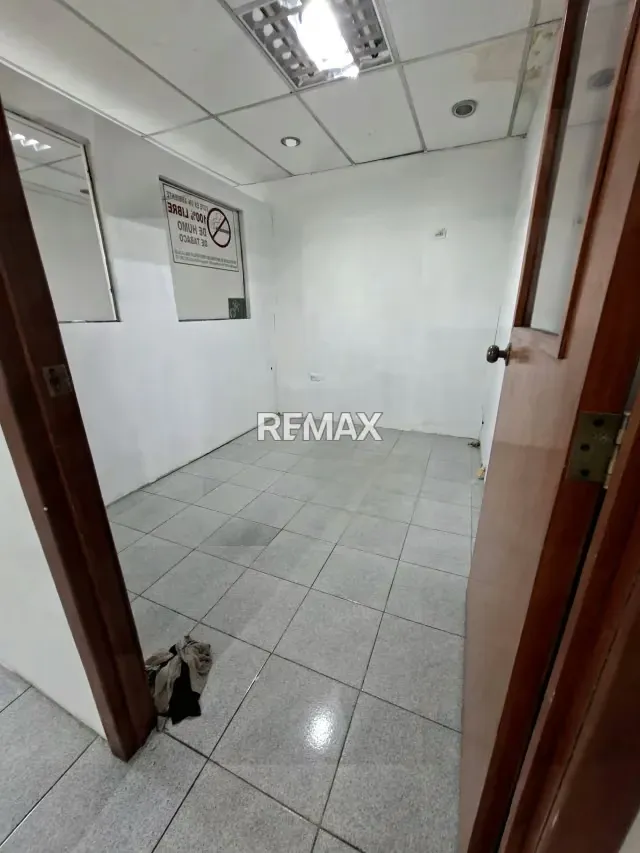 En Alquiler Local Comercial ubicado en Guanare, calle 15, entre carrera 14 y Av. Simon Bolivar, Guanare, Portuguesa, Venezuela - 5