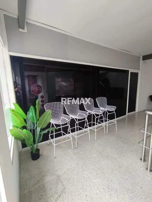 Local comercial en CC. Vista al mar. Piso 1 - 2