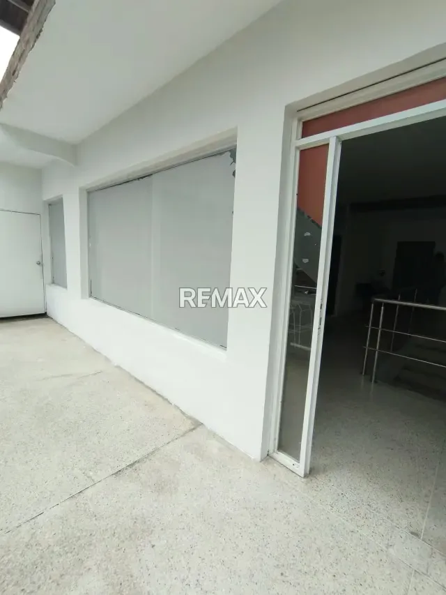 Local comercial en CC. Vista al mar. Piso 1 - 6