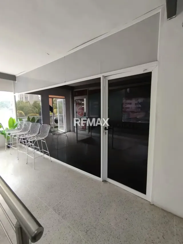 Local comercial en CC. Vista al mar. Piso 1 - 7