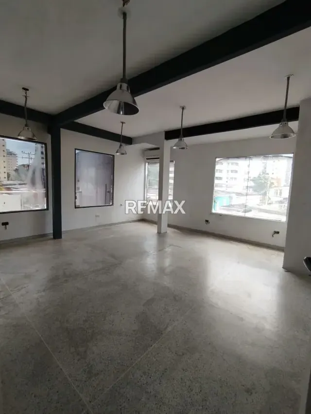 Local comercial en CC. Vista al mar. Piso 1 - 8