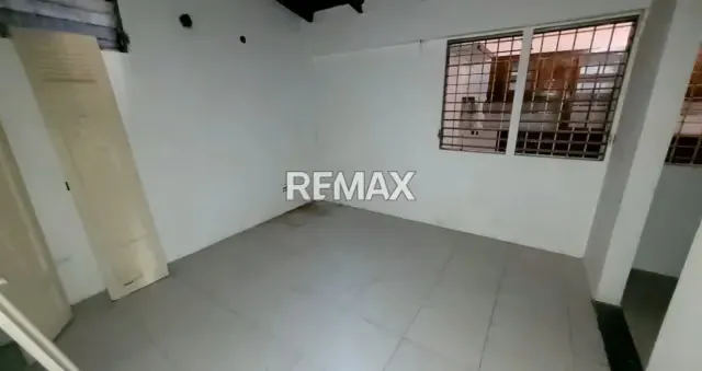 Se vende Casa en la Urbanización las Trinitarias cerca de la Av Centurion en Barcelona - 12
