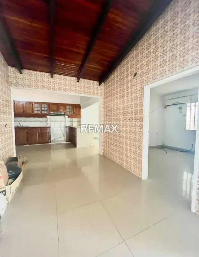Se vende Casa en la Urbanización las Trinitarias cerca de la Av Centurion en Barcelona - 7