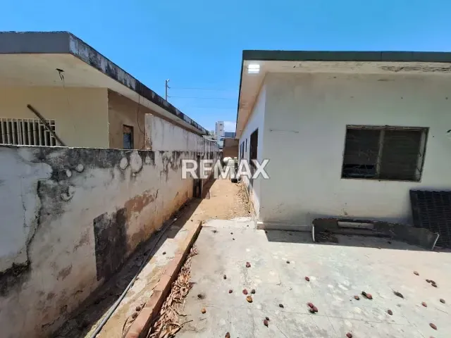 LOCAL COMERCIAL O CASA COMERCIAL EN VENTA EN AVENIDA 10 - 12