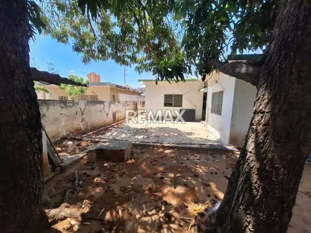 LOCAL COMERCIAL O CASA COMERCIAL EN VENTA EN AVENIDA 10 - 13