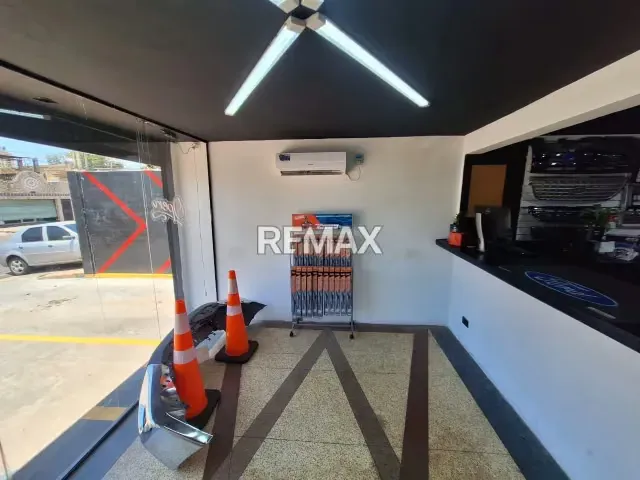 LOCAL COMERCIAL O CASA COMERCIAL EN VENTA EN AVENIDA 10 - 18